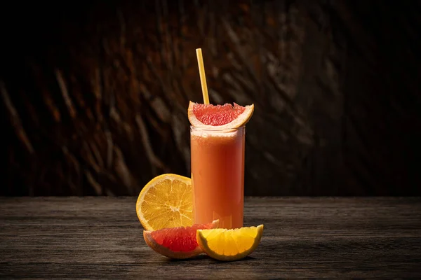 Jugo Cítrico Frío Refrescante Con Pomelo Naranja — Foto de Stock