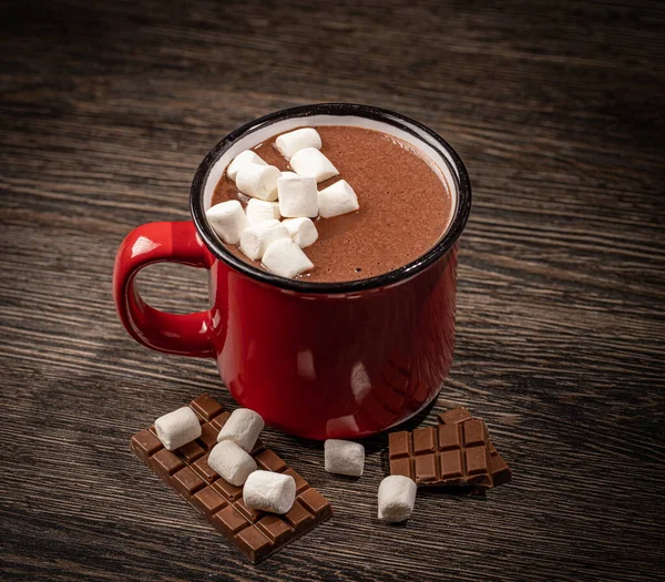 Heißer Kakao Mit Eibisch Und Schokolade Einem Roten Keramikbecher — Stockfoto