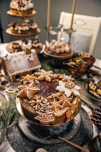 Christmas Gingerbread Cake Cake Stand Christmas Time Sweet Concept — Foto Stock