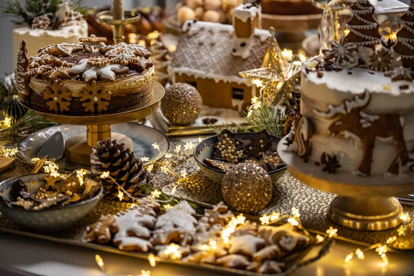 Verscheidenheid Aan Smakelijke Zoete Desserts Cake Met Room Chocolade Peperkoek — Stockfoto