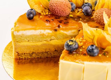 Doğum günü ya da başka bir kutlama için pastayı kapat.