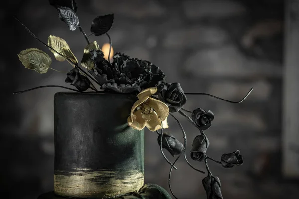 Detail Der Dunkelgrün Getönten Hochzeitstorte Blumendekor Luxus Stil Nahaufnahme — Stockfoto