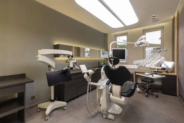 Interior Novo Consultório Odontológico Moderno Com Cadeira — Fotografia de Stock
