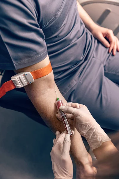 Close Enfermeira Mão Coleta Amostra Sangue Para Diagnóstico Tratamento — Fotografia de Stock