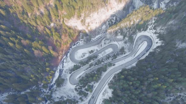 罗马尼亚比卡兹的山区公路 无人驾驶飞机的空中观察 — 图库视频影像