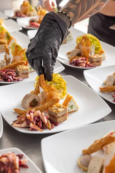 Chef Garnering Startersgerechten Commerciële Keuken Teller — Stockfoto
