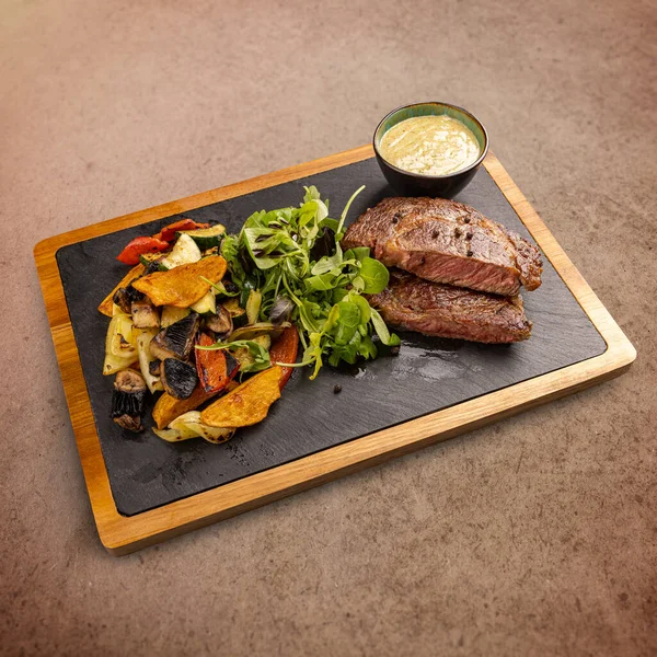 Roasted Boneless Pork Steaks Cutlets Garnished Grilled Vegetables Lettuce Served — Stockfoto