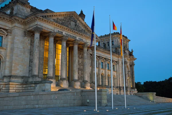 Der Reichstag in Berlin im Morgengrauen — Stockfoto