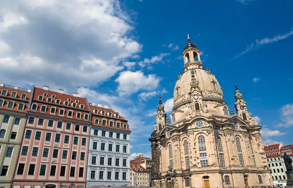 Eski güzel evler frauenkirche çevresinde — Stok fotoğraf