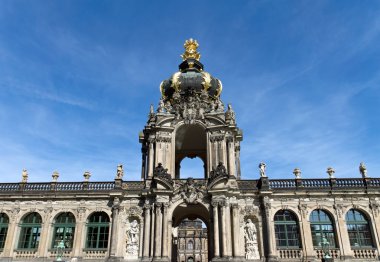 zwinger girişi