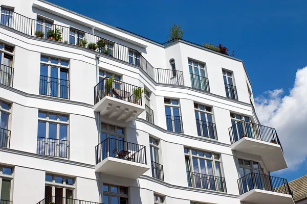 Modern white townhouse — Stock Photo, Image