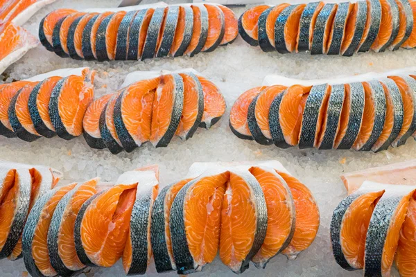 Fatias frescas de salmão — Fotografia de Stock