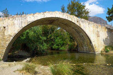 Girit Adası tarihi taş köprü