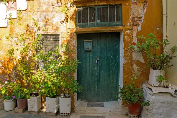 Schöne alte Tür in Chania — Stockfoto