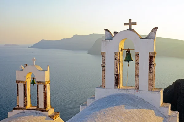 Oia, gün batımında kulelerinin — Stok fotoğraf