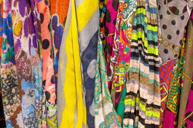 Satılık renkli perdelik