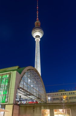 Berlin gece TV Kulesi