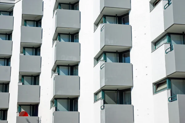 Casa con molti balconi — Foto Stock