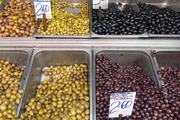 Eine Auswahl an Oliven — Stockfoto
