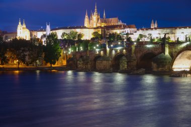 Geceleri Prag