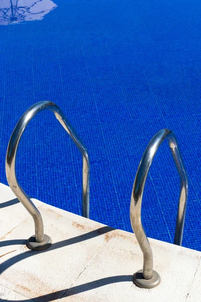 Accesso a una piscina — Foto Stock