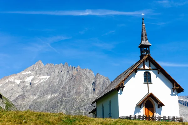 Kleine kapel in de Alpen — Stockfoto