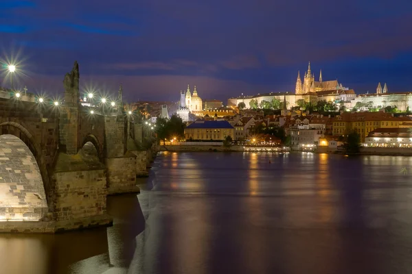 Praga hito Puente de Carlos —  Fotos de Stock