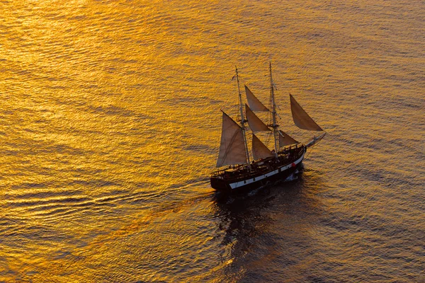 Sailing ship in the evening — Stock Photo, Image