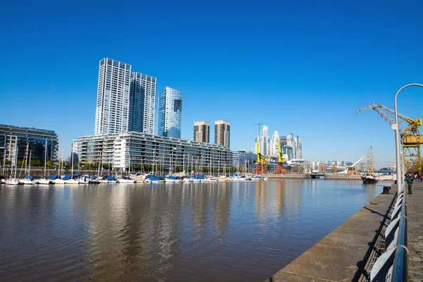 Utsikt över puerto madero — Stockfoto