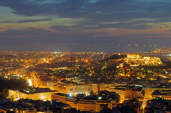 El centro de Atenas después de la puesta del sol — Foto de Stock