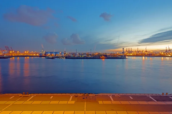 ハンバーグ港の産業 — ストック写真