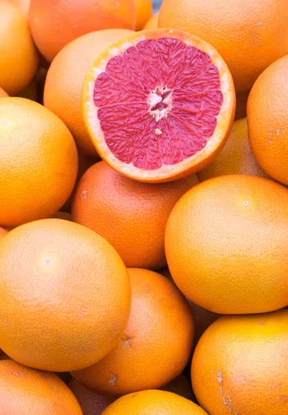 Кровавые апельсины на продажу — стоковое фото