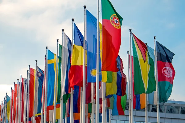 Olika internationella flaggor — Stockfoto