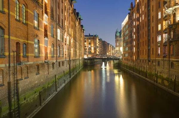 Old warehouses in Hamburg — Stock Photo, Image