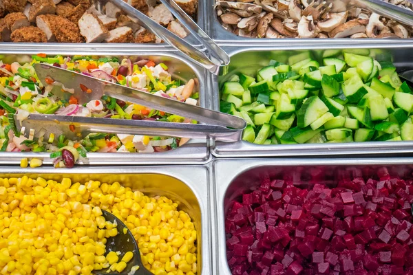 Salát ingredience v bufetu — Stock fotografie