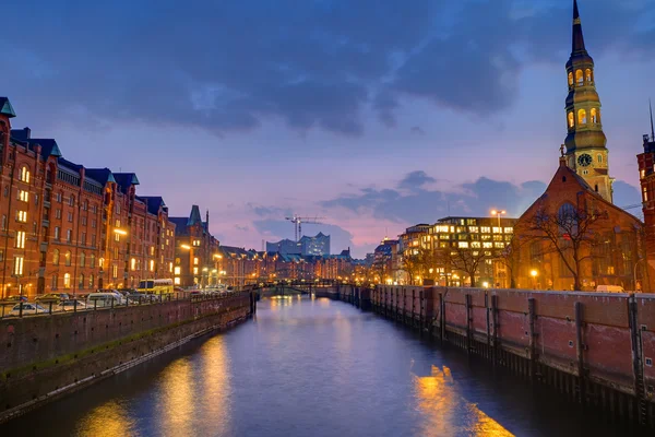 Speicherstadt and church at dawn — Stock Photo, Image