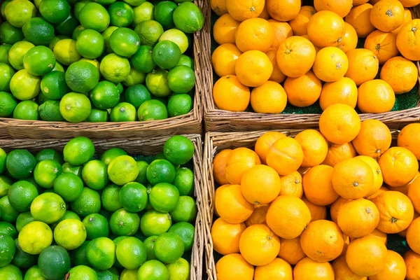 Limes and oranges — Stock Photo, Image
