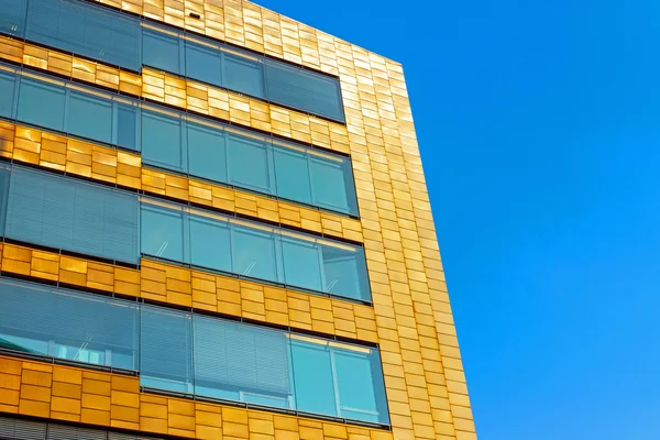 Altın ofis binası — Stok fotoğraf