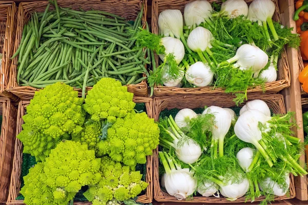 Funcho e brócolis romanesco — Fotografia de Stock