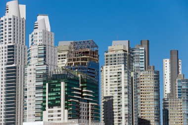 Yeni gökdelenler içinde puerto madero