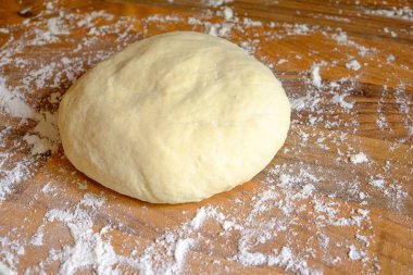 ev yapımı pizza hamur top