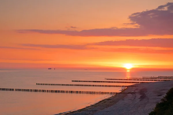 Soluppgång vid det baltiska havet — Stockfoto