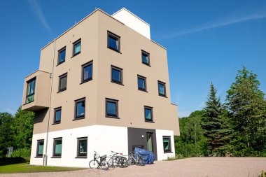 Modern kahverengi daireli ev