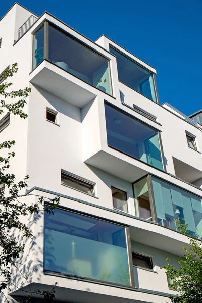 White modern apartment house — Stock Photo, Image