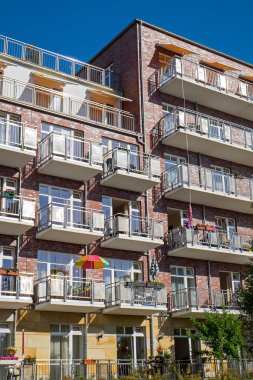 çoğu balkonlu modern ev