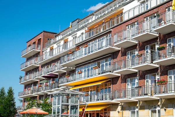 Casa con muchos balcones — Foto de Stock
