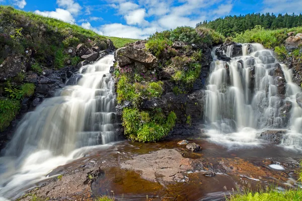 Dos pequeñas cascadas en Escocia — Foto de Stock