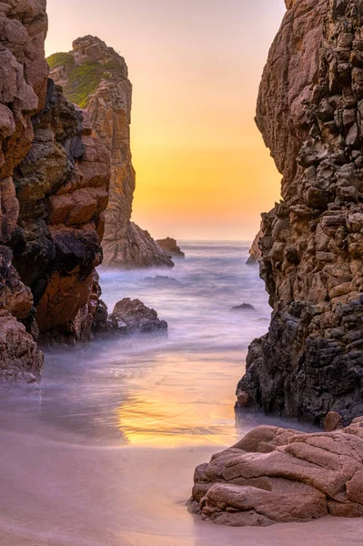 Zeestapels Aan Portugese Atlantische Kust Bij Zonsondergang — Stockfoto