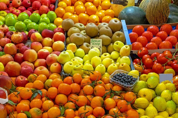 Manzanas Otras Frutas Para Venta Puesto Mercado — Foto de Stock