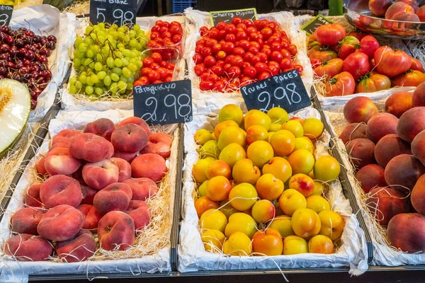 Pêches Prunes Tomates Vendre Sur Marché — Photo